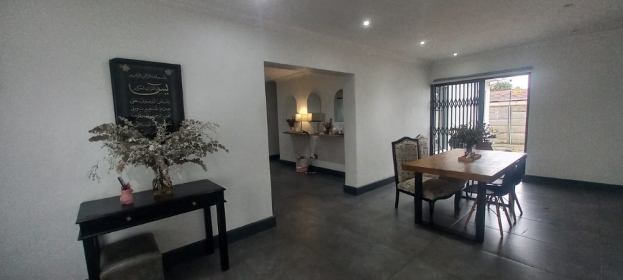 5 Bedroom Property for Sale in Wetton Western Cape